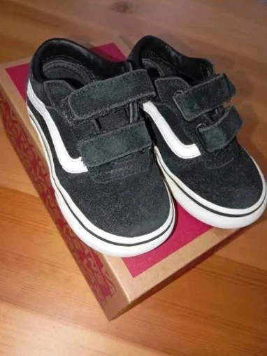 Hermosos Zapatos Vans Negros para bebe talla 21